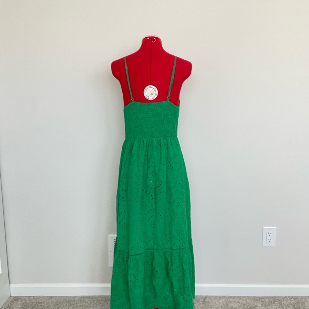 Chic Green Maxi Dress with Eyelet Detail - Picture 5 of 7